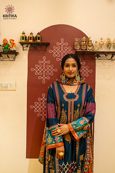 Firoza Suit Gallery Image 1